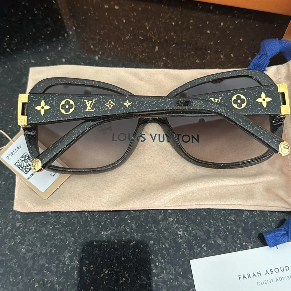 Authentic 💯 - Picture 4 of 9